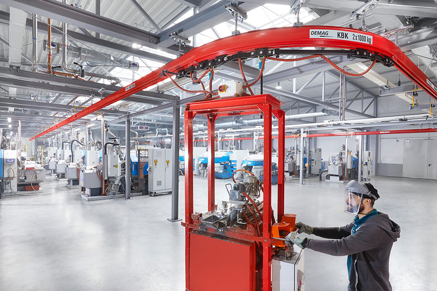 Demag Einschienenbahn zum flurfreien Transport von Zinkguss
