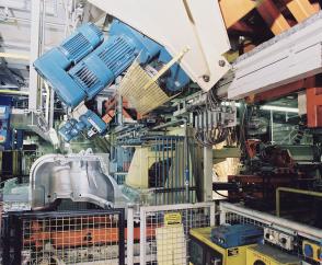 Der Konusläuferbremsmotor KBA als Feingangantrieb sorgt für kurze Taktzeiten und höchste Positioniergenauigkeit.