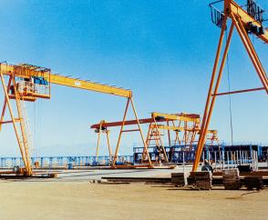 Einträger-Vollportalkrane EHVP mit Demag Hubwerken im Ausseneinsatz