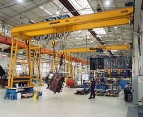 Demag Einträger-Halbportalkran