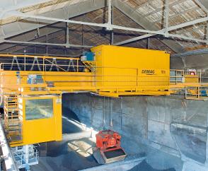 Vollautomatisierter 11-t-Prozesskran zur Bewirtschaftung eines Rohstofflagers der Zementindustrie - inklusive der  Dosierung von Zuschlagstoffen