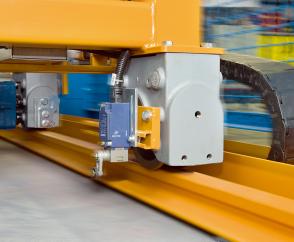 Verbindung mit der Vierradwagen-Konstruktion per Kopfanschluss – weitere Anbauten direkt am bearbeiteten Blockgehäuse