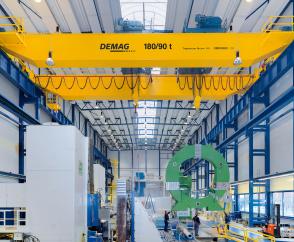 Zwei Demag MPW-Windwerke 180 / 90 t für das Handling und den innerbetrieblichen Transport von Großbauteilen im Anlagenbau