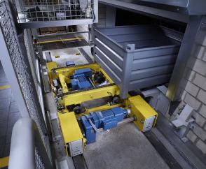 Lagertechnik mit Querförderer: Lösung mit Zentralantrieb und Wellenverbindung für Radblöcken DRS