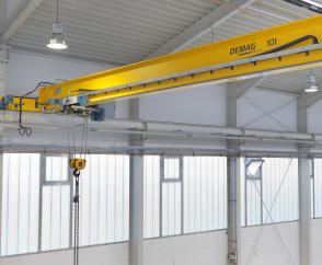 Zuverlässige Energie- und Datenübertragung mit Energiekettensystem