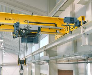 Zuverlässige Energie- und Datenübertragung mit Energiekettensystem