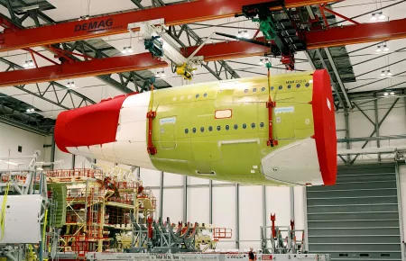 Höchste Präzision mit vier synchronisierten Hubwerken in der Flugzeugmontage des Airbus A380
