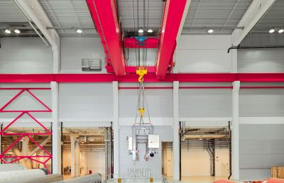 Load handling on two operating levels: Demag process crane in the stock preparation bay