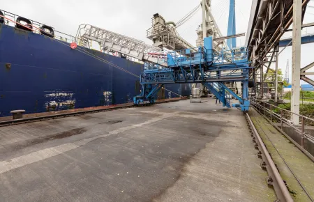 Der ideale Schwerlast-Antrieb zum Verfahren einer 30 Tonnen schweren Gangway