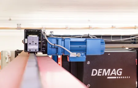 Demag Antriebstechnik treibt die Krane zuverlässig an.