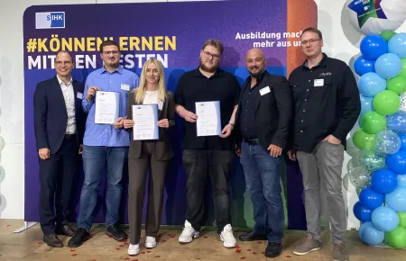 Gruppenbild der Azubis mit Ihren Ausbildern