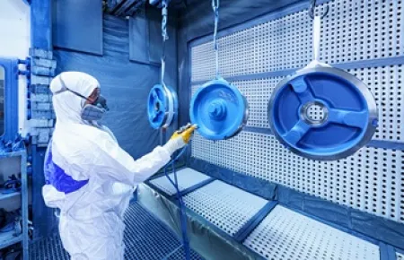 Standardfarbton oder Sonderfarbe für die Demag Antriebstechnik in einer der hauseigenen Lackierstraßen. 