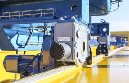 Demag Radblock DRS und DRS-M mit zwei Spurkränzen zum Verfahren auf einer Flachschiene.