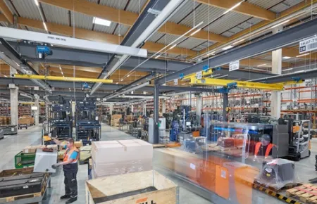 Flexible Kommissionierung für die Staplerproduktion