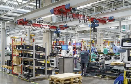 Flächiger Transport in der Fabrik des Jahres von Wilo 